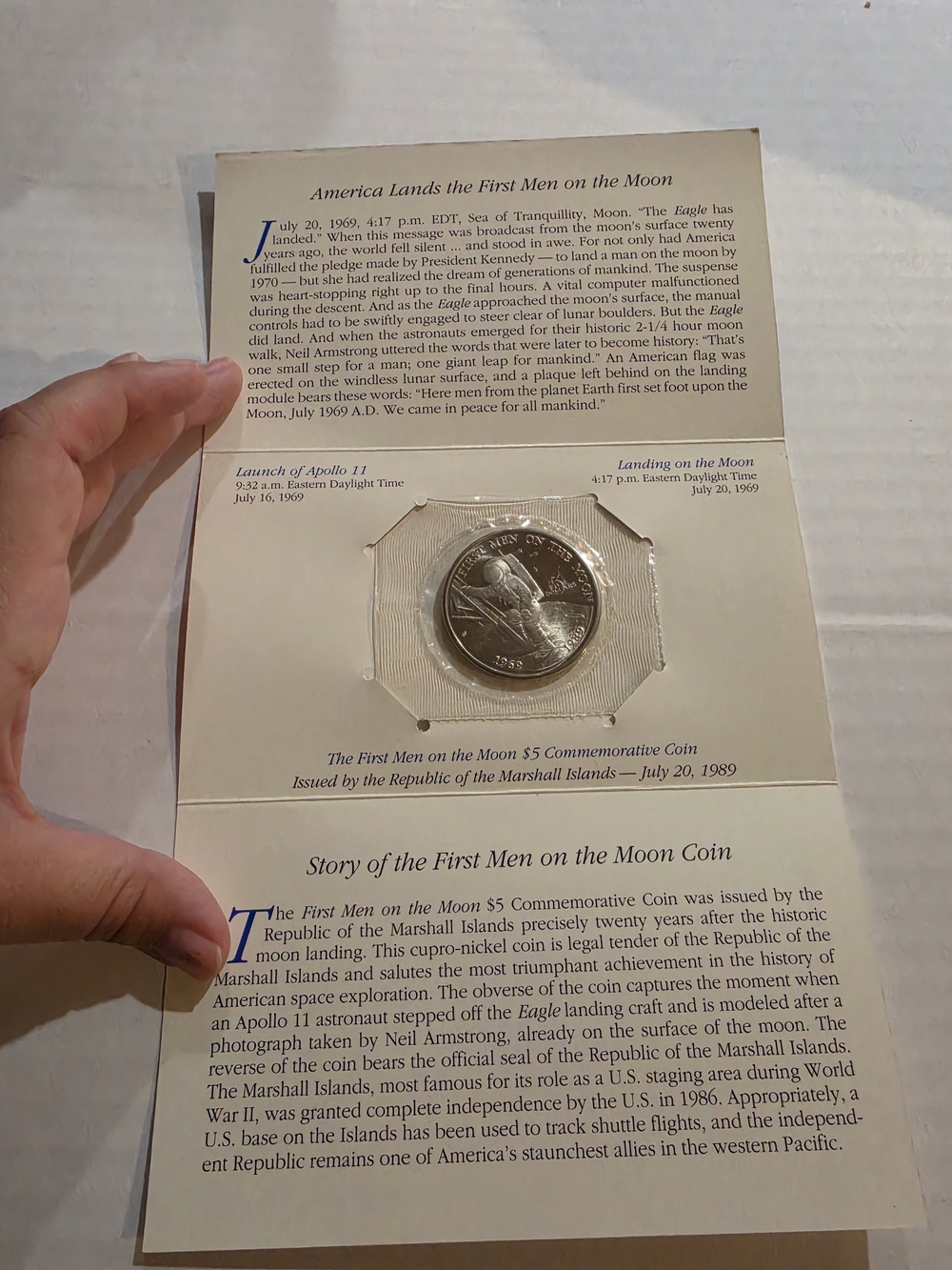 Marshall Islands First Men on the Moon $5 Commemorative Coin Card - Purple - Picture 9 of 12